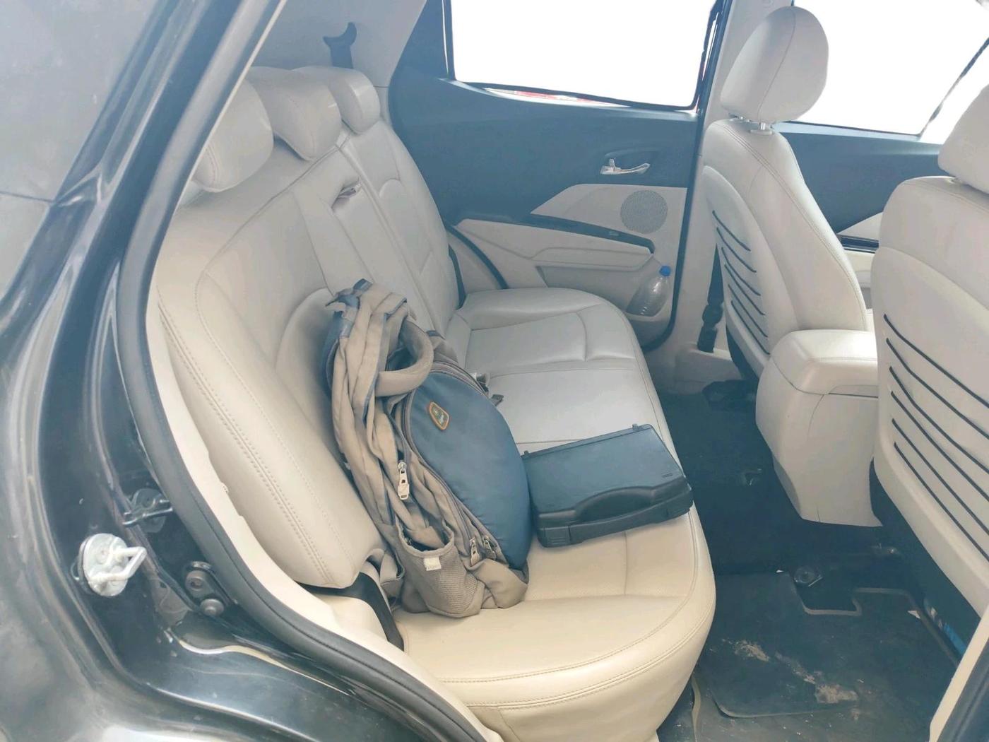 2021 Mahindra XUV300 W8 (O) 1.5 DIESEL, Diesel, Manual, 1,32,167 km, interior