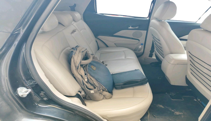 2021 Mahindra XUV300 W8 (O) 1.5 DIESEL, Diesel, Manual, 1,32,167 km, interior