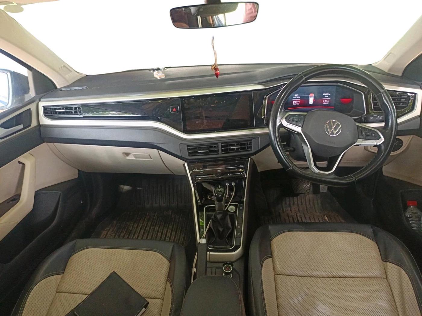 2022 Volkswagen VIRTUS TOPLINE TSI 1.0 AT, Petrol, Automatic, 63,693 km, interior