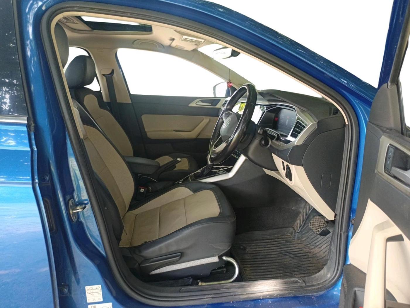 2022 Volkswagen VIRTUS TOPLINE TSI 1.0 AT, Petrol, Automatic, 63,693 km, interior