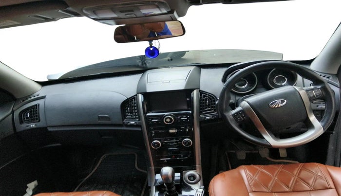 2020 Mahindra XUV500 W9, Diesel, Manual, 1,40,677 km, interior