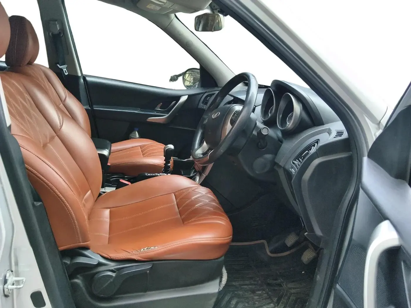 2020 Mahindra XUV500 W9, Diesel, Manual, 1,40,677 km, interior