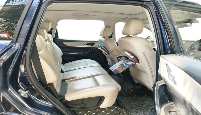 2021 Mahindra XUV700 AX 7 P MT 7 STR, Petrol, Manual, 78,046 km, interior