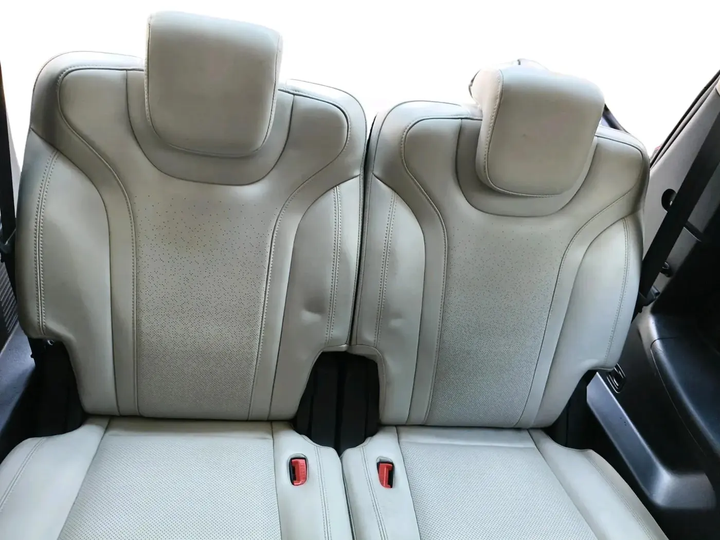 2021 Mahindra XUV700 AX 7 P MT 7 STR, Petrol, Manual, 81,216 km, interior