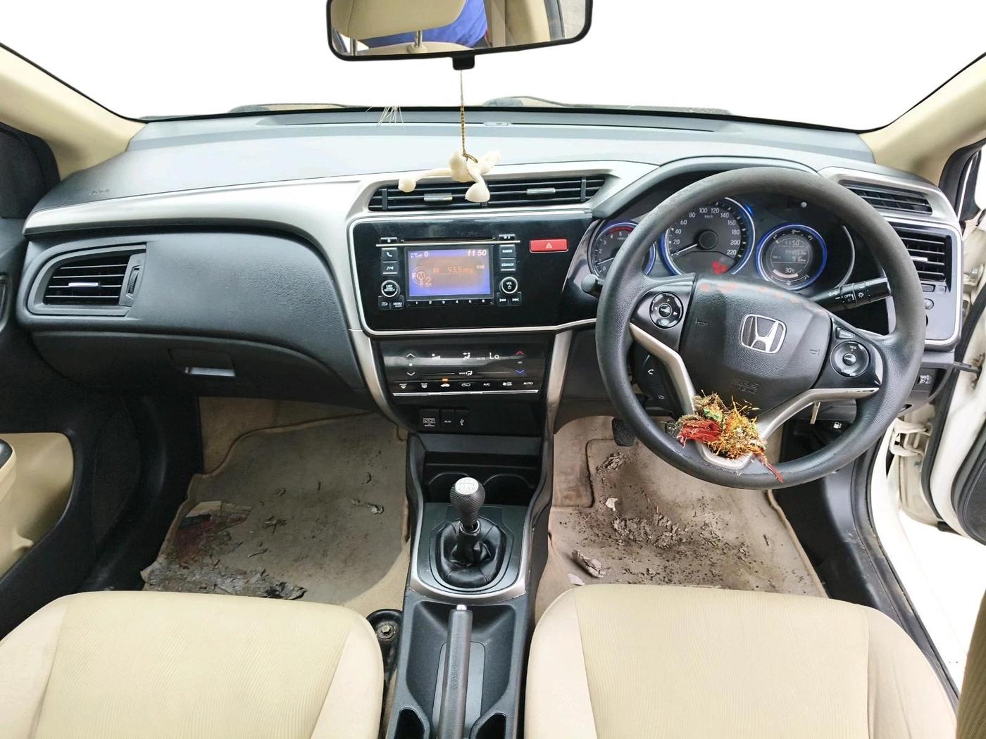 2015 Honda City 1.5L I-DTEC V, Diesel, Manual, 1,44,897 km, interior