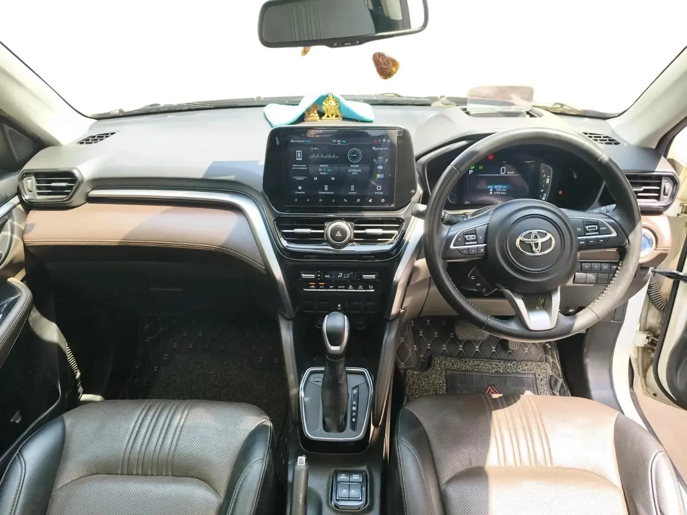 2022 Toyota URBAN CRUISER HYRYDER V HYBRID, Hybrid, Automatic, 60,181 km, interior