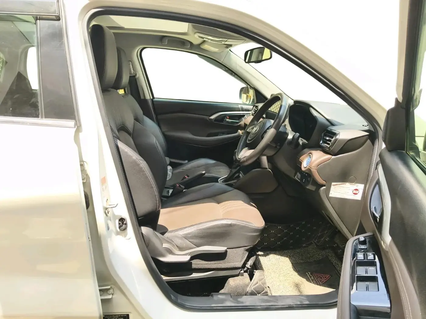 2022 Toyota URBAN CRUISER HYRYDER V HYBRID, Hybrid, Automatic, 60,181 km, interior