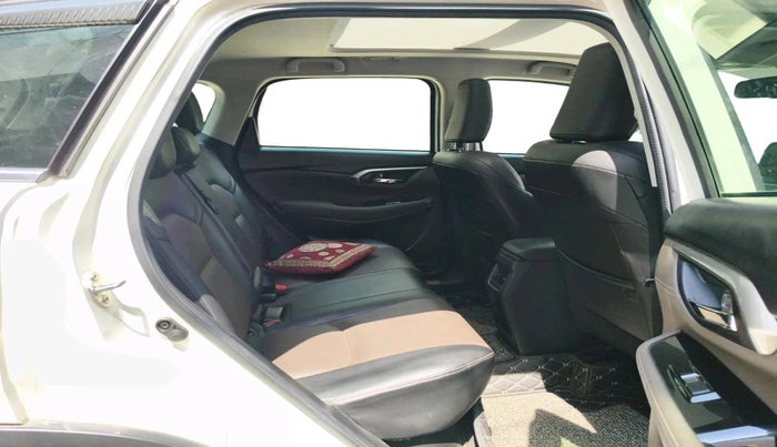 2022 Toyota URBAN CRUISER HYRYDER V HYBRID, Hybrid, Automatic, 60,181 km, interior