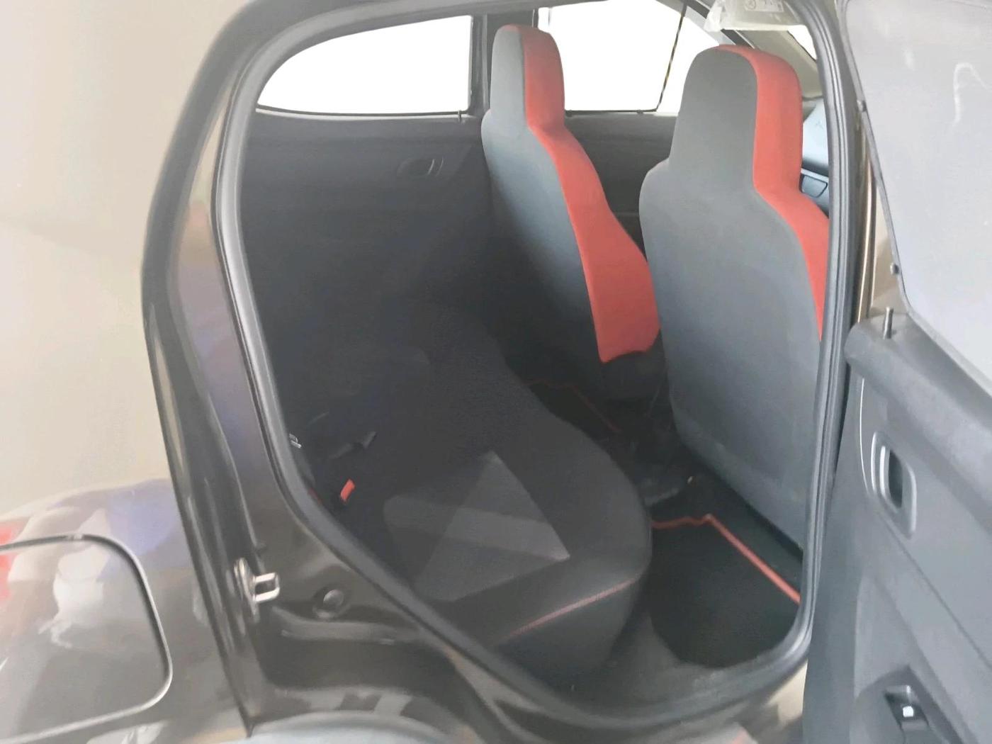 2022 Renault Kwid RXT 1.0 (O), Petrol, Manual, 13,931 km, interior