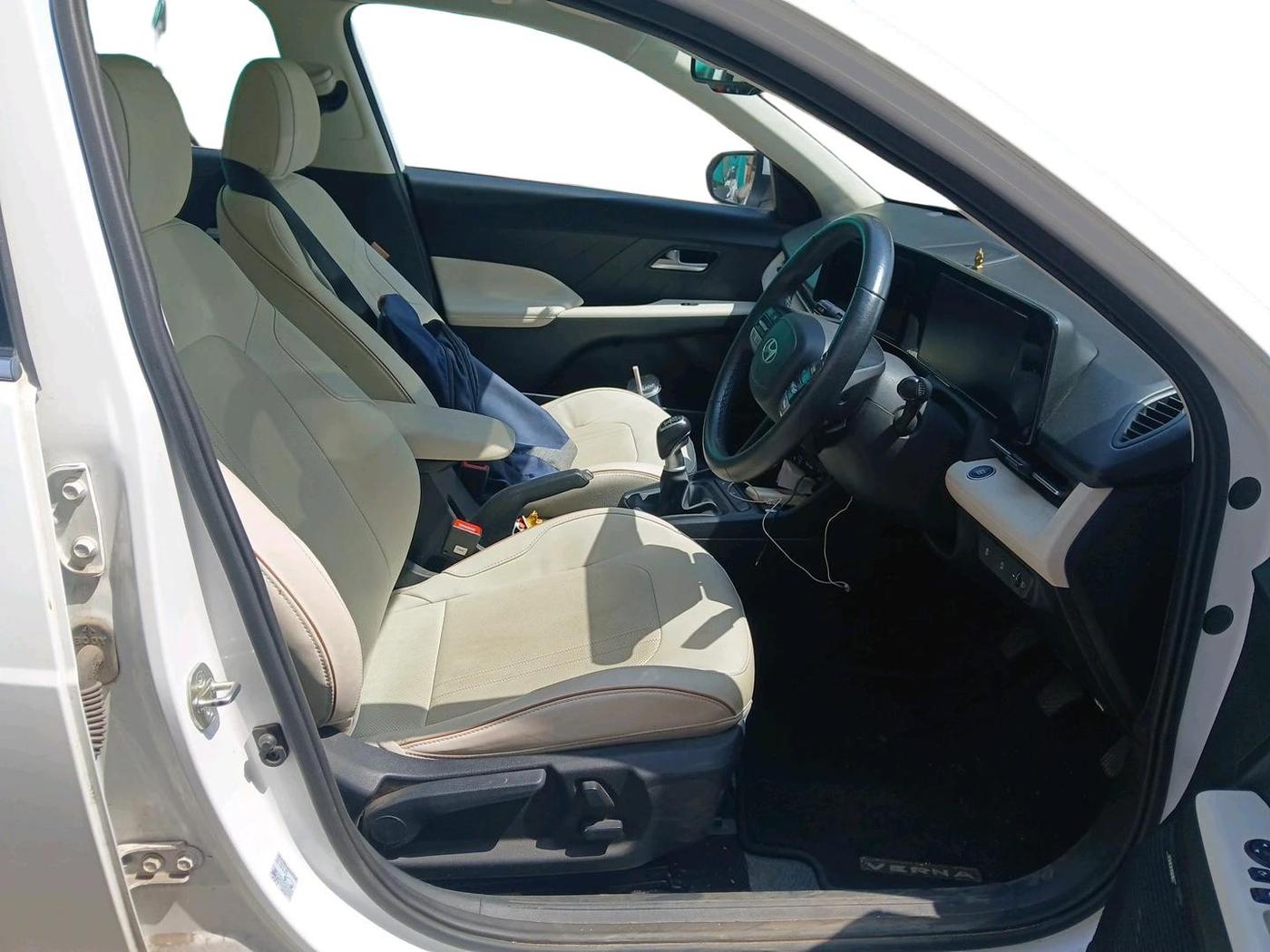 2023 Hyundai Verna SX (O)1.5 VTVT, Petrol, Manual, 15,493 km, interior