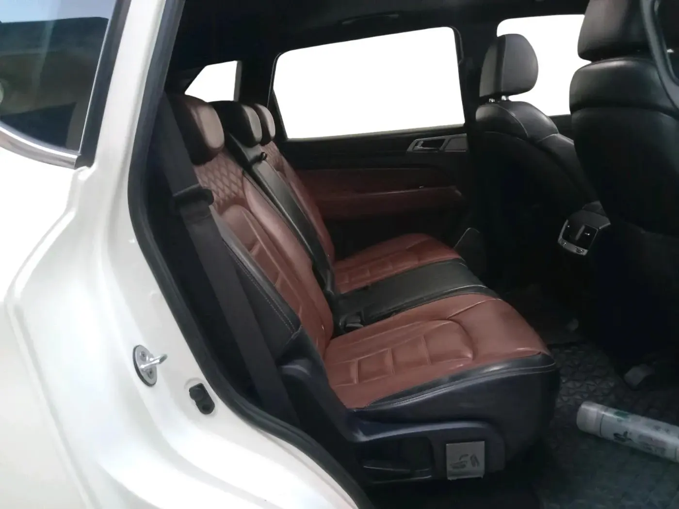 2022 Mahindra ALTURAS G4 2WD AT, Diesel, Automatic, 85,307 km, interior