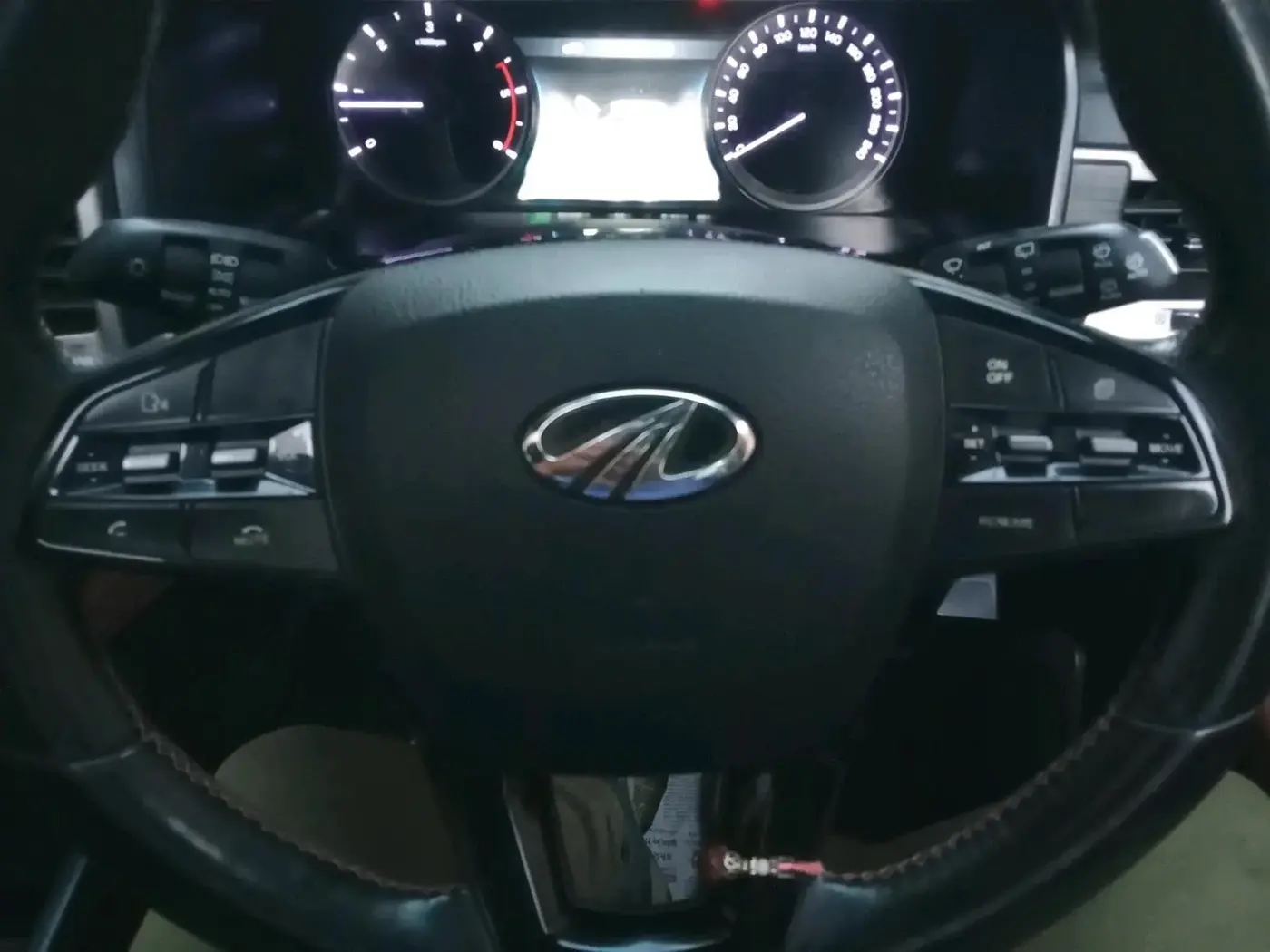 2022 Mahindra ALTURAS G4 2WD AT, Diesel, Automatic, 85,307 km, interior