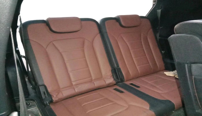 2022 Mahindra ALTURAS G4 2WD AT, Diesel, Automatic, 85,307 km, interior