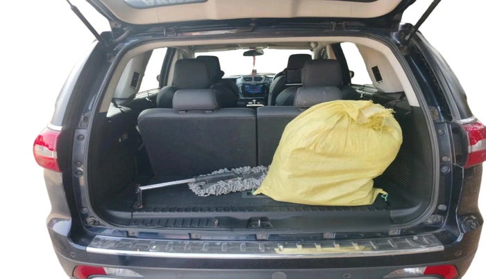 2018 Tata Hexa XTA 4X2 6 STR, Diesel, Automatic, 82,192 km, exterior