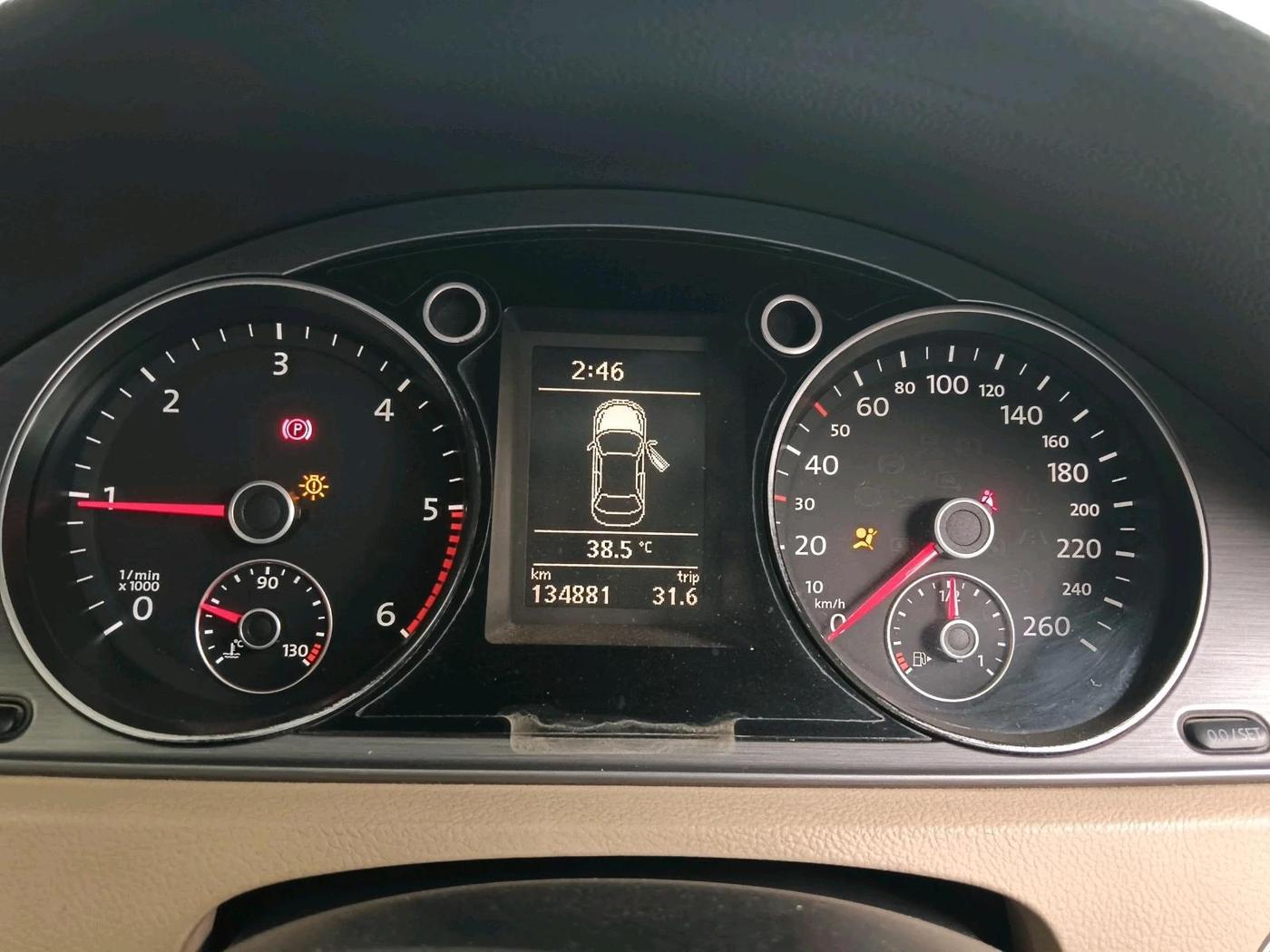 2012 Volkswagen Passat COMFORTLINE 2.0 TDI MT, Diesel, Manual, 1,34,881 km, interior
