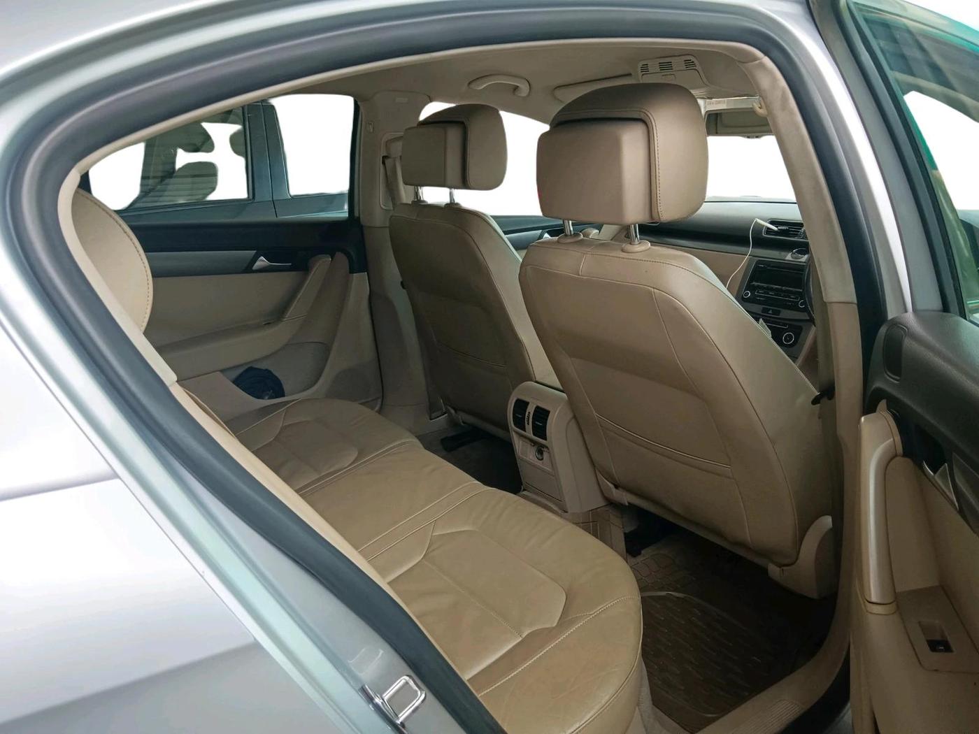 2012 Volkswagen Passat COMFORTLINE 2.0 TDI MT, Diesel, Manual, 1,34,881 km, interior