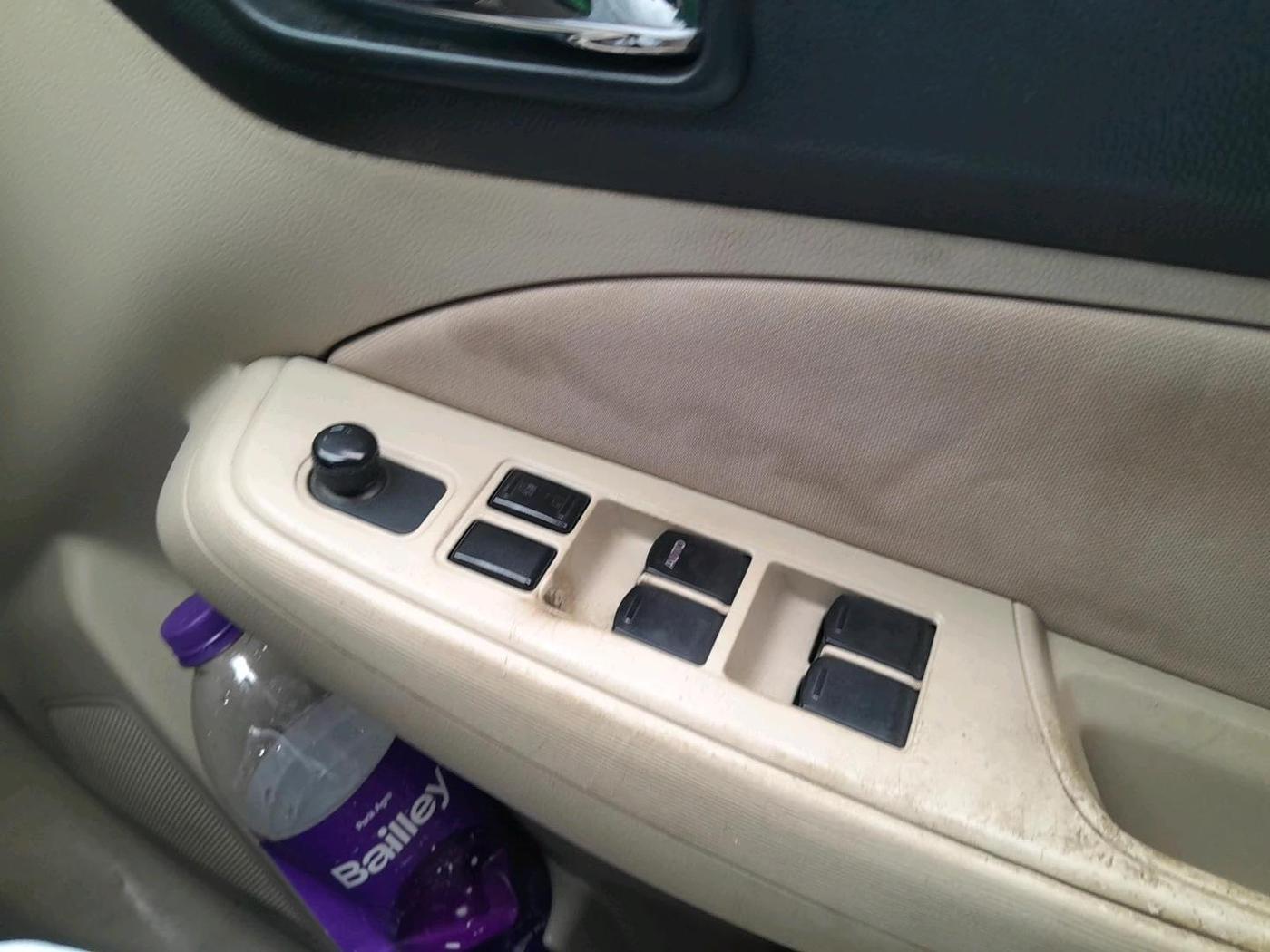 2017 Maruti Dzire VXI AMT, Petrol, Automatic, 1,29,584 km, interior
