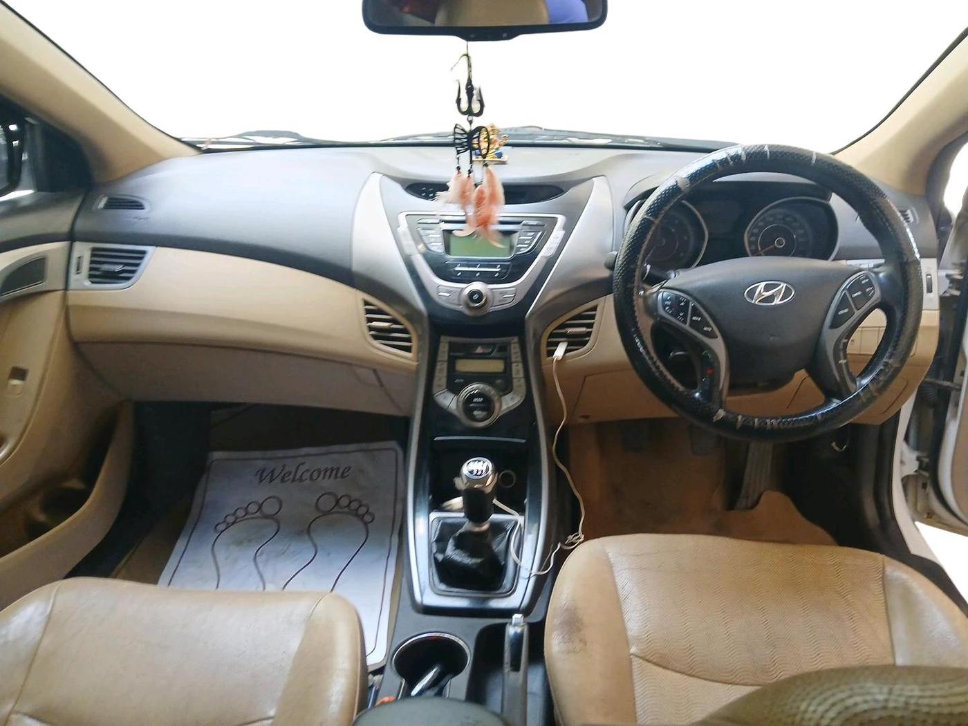 2014 Hyundai New Elantra 1.6 SX MT DIESEL, Diesel, Manual, 2,18,927 km, interior