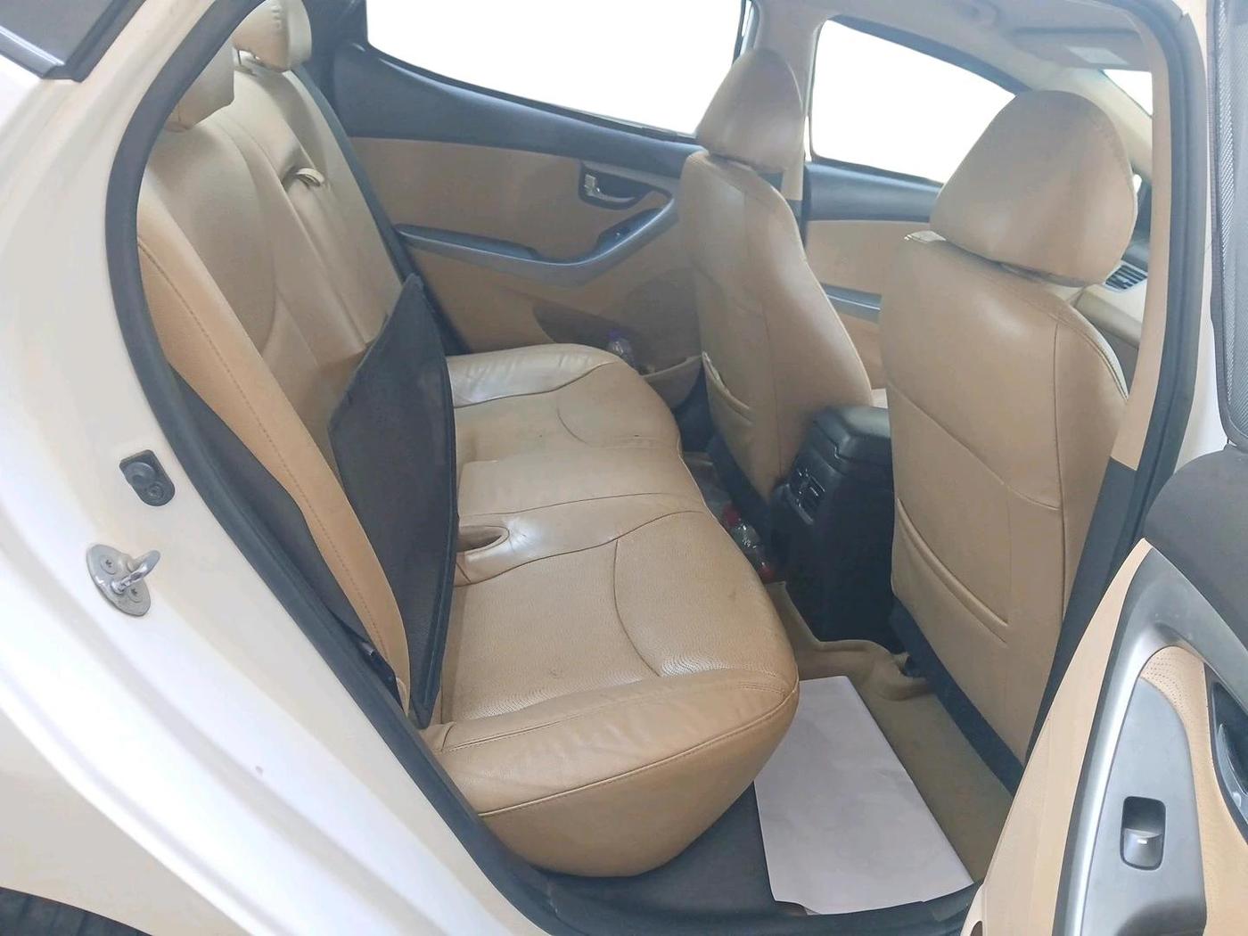 2014 Hyundai New Elantra 1.6 SX MT DIESEL, Diesel, Manual, 2,18,927 km, interior