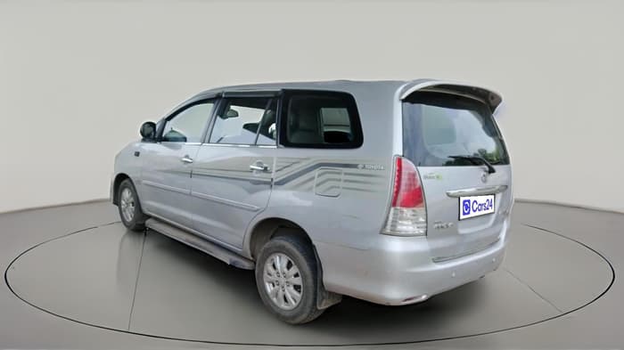 2011 Toyota Innova V 2.5 7 STR, Diesel, Manual, 1,55,896 km, exterior