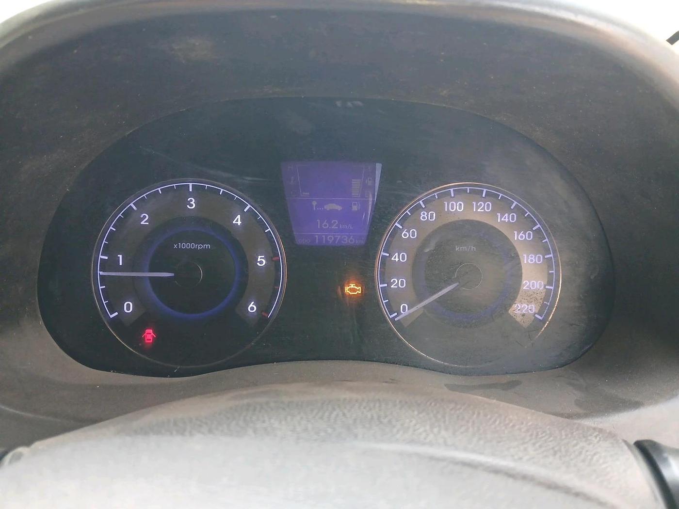 2012 Hyundai Verna FLUIDIC 1.6 CRDI SX, Diesel, Manual, 1,20,518 km, interior