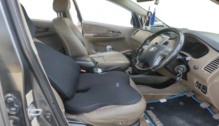 2016 Toyota Innova 2.5 VX 7 STR, Diesel, Manual, 1,53,750 km, interior