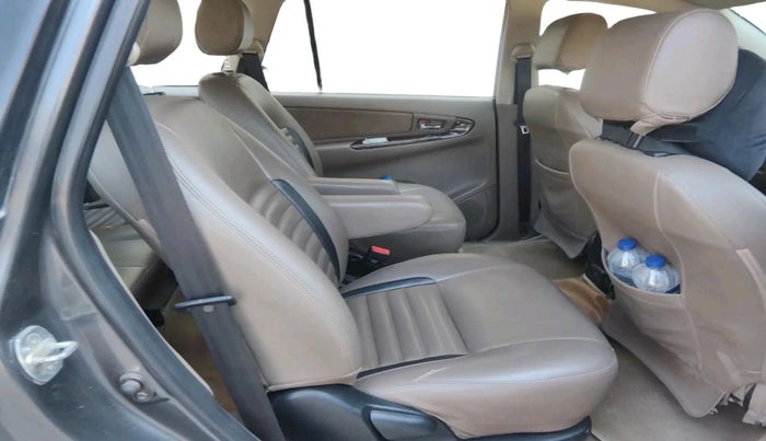 2016 Toyota Innova 2.5 VX 7 STR, Diesel, Manual, 1,53,750 km, interior