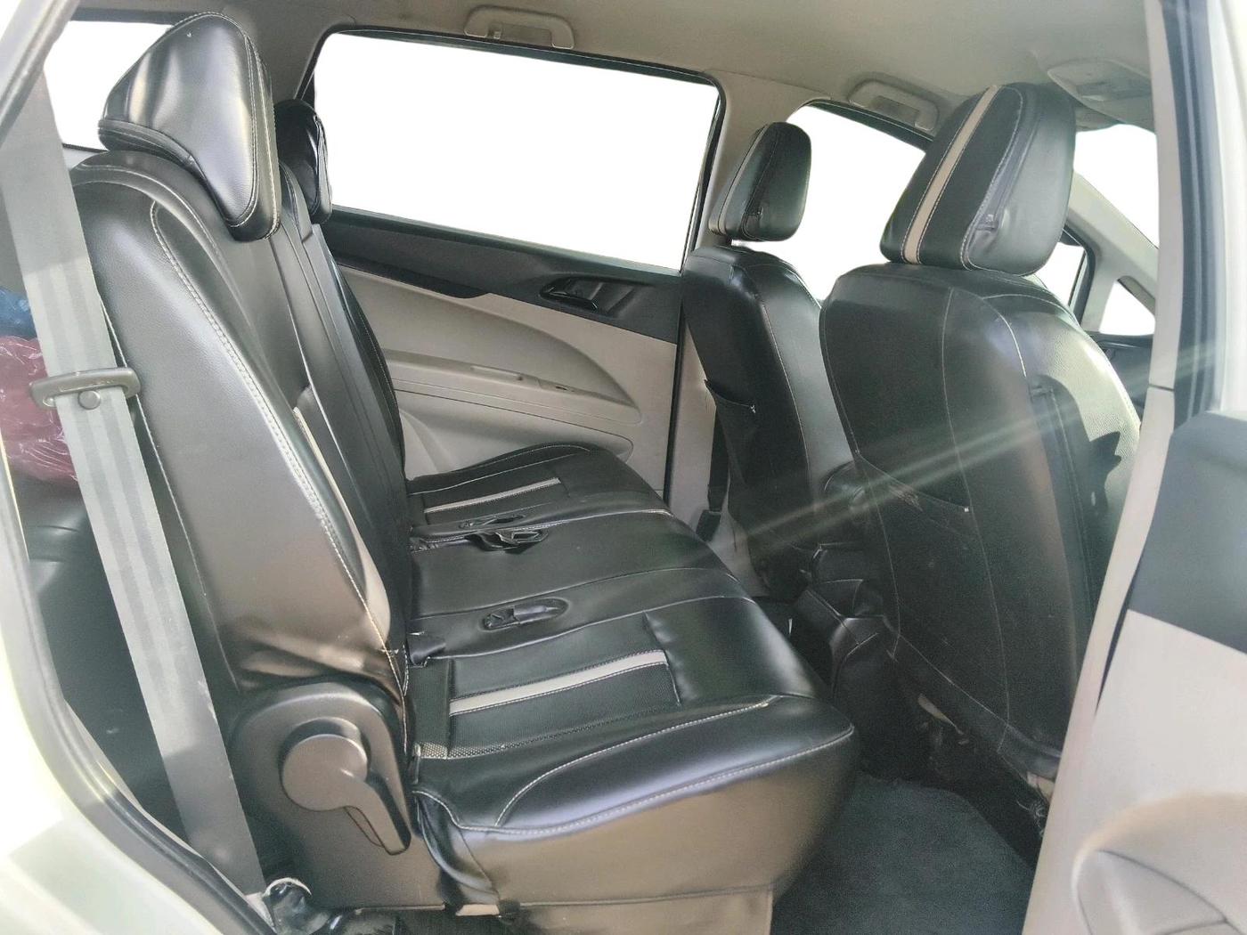 2018 Mahindra MARAZZO M2 8 STR, Diesel, Manual, 1,87,283 km, interior