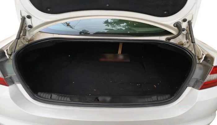 2014 Jaguar XF 2.2 DIESEL LUXURY, Diesel, Automatic, 1,36,128 km, exterior