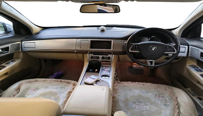 2014 Jaguar XF 2.2 DIESEL LUXURY, Diesel, Automatic, 1,36,128 km, interior