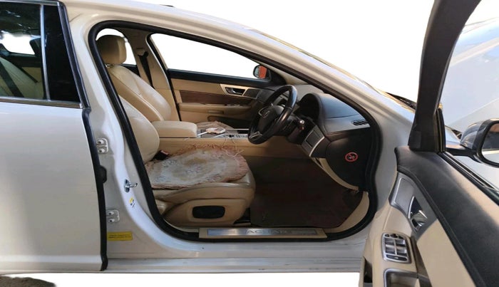 2014 Jaguar XF 2.2 DIESEL LUXURY, Diesel, Automatic, 1,36,128 km, interior