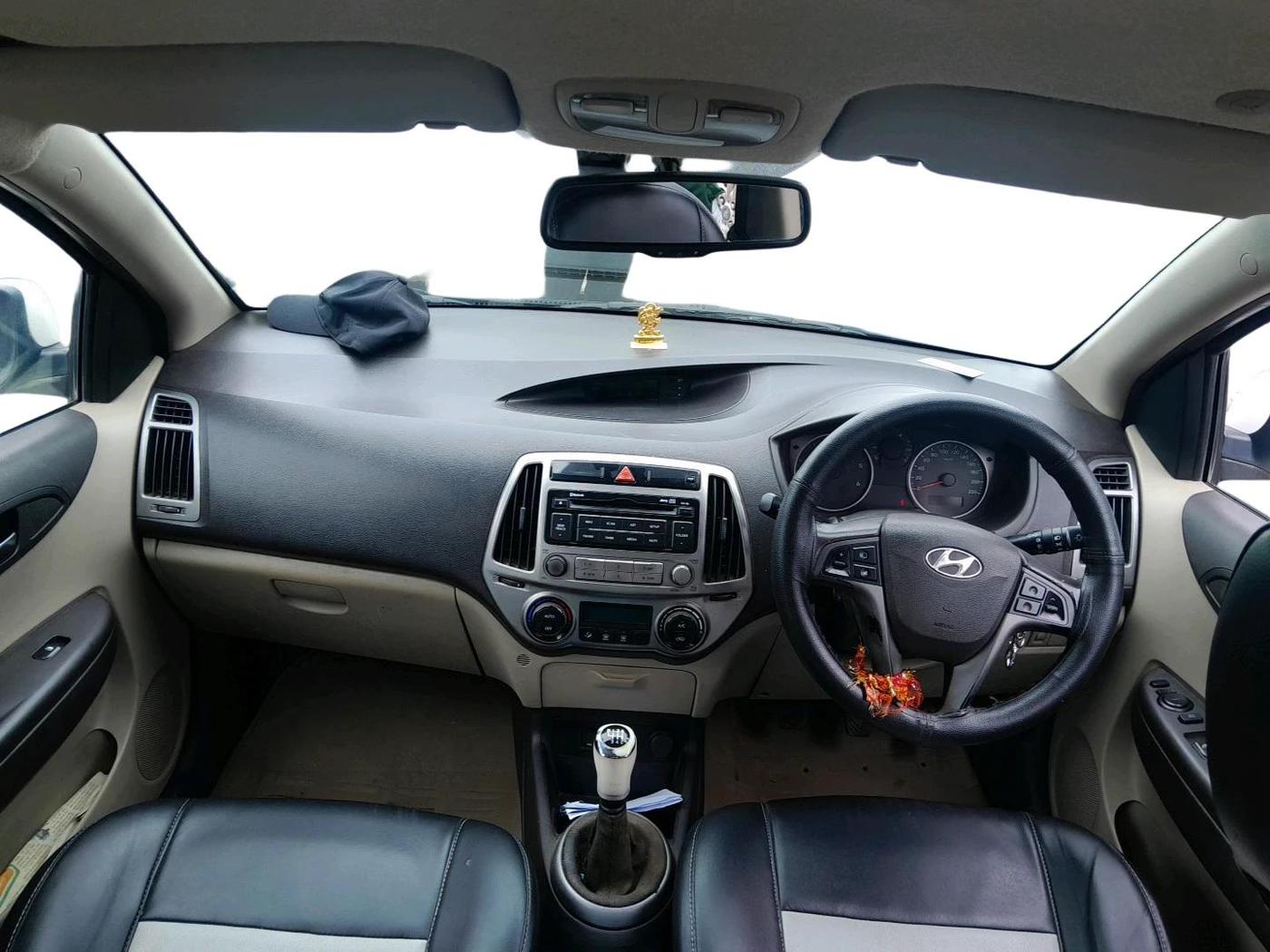 2013 Hyundai i20 SPORTZ 1.4 CRDI, Diesel, Manual, 1,86,116 km, interior