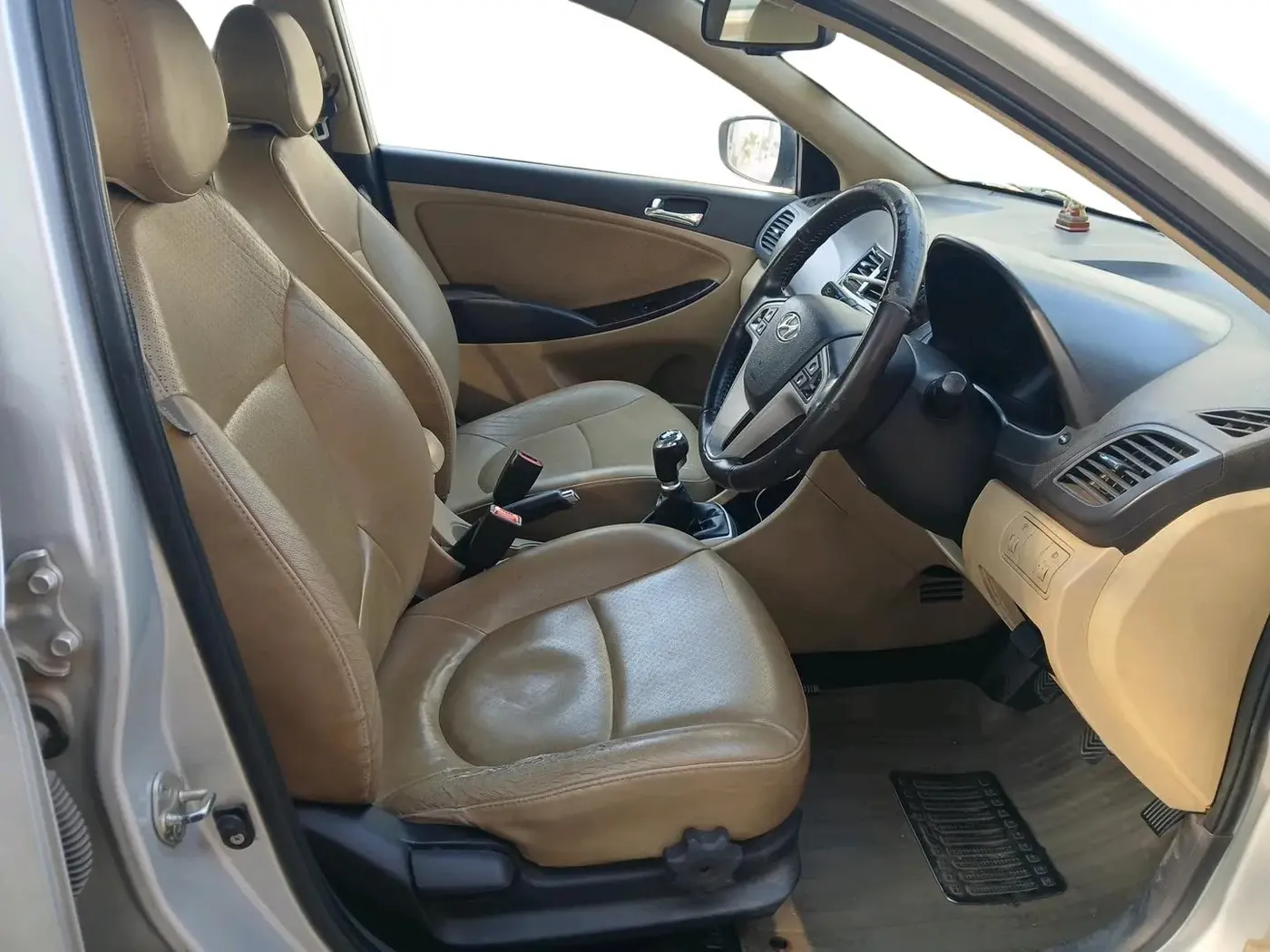 2012 Hyundai Verna FLUIDIC 1.6 CRDI SX OPT, Diesel, Manual, 1,21,675 km, interior