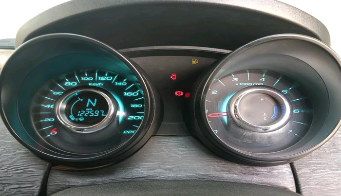 2019 Mahindra XUV500 W3, Diesel, Manual, 1,22,597 km, interior