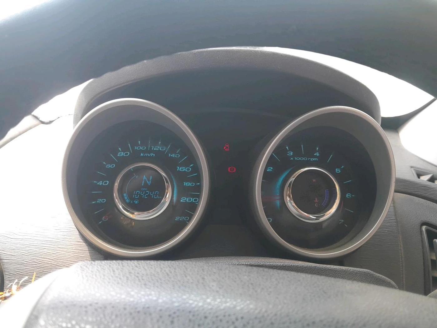 2017 Mahindra XUV500 W10, Diesel, Manual, 1,04,240 km, interior
