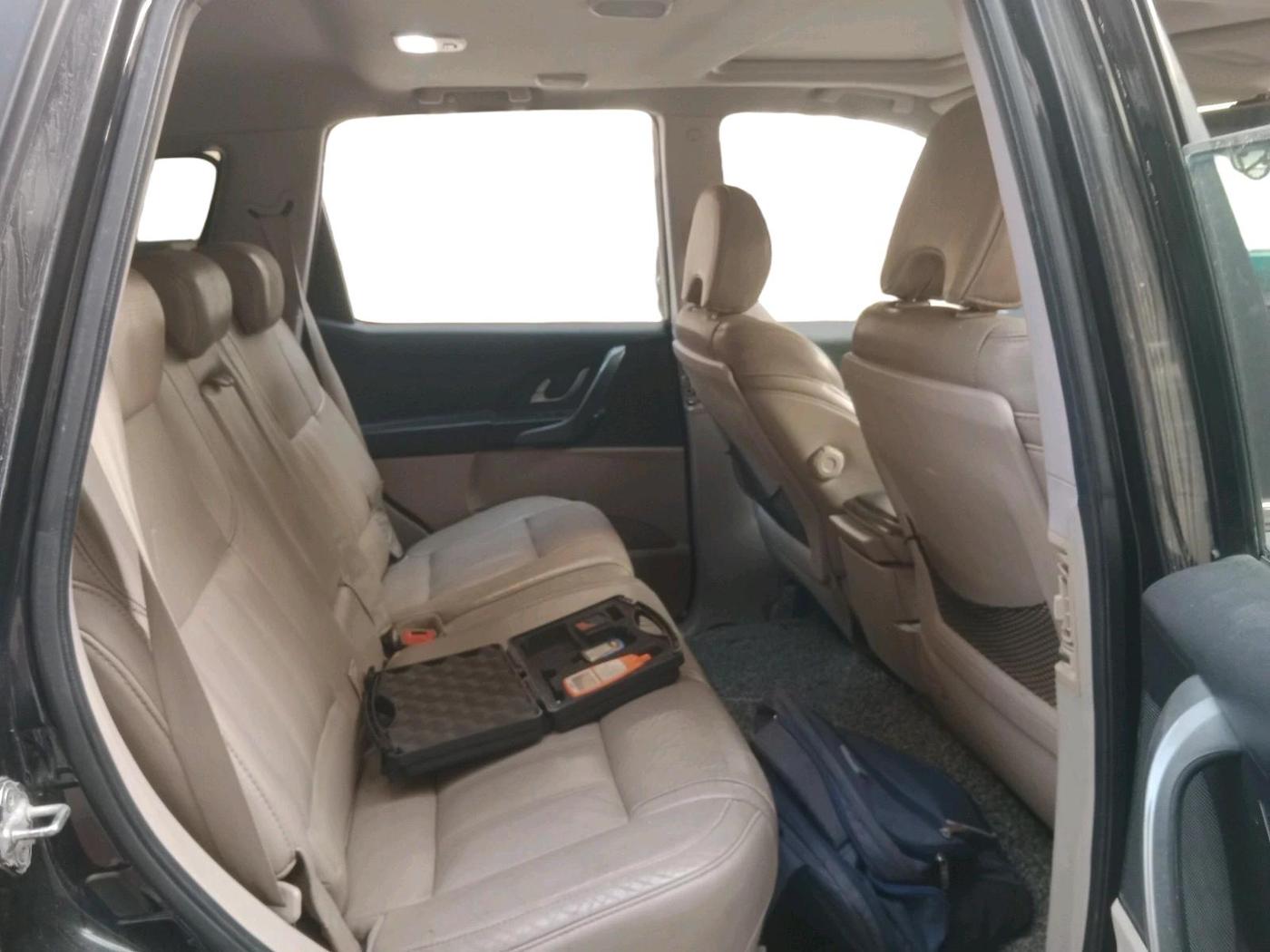 2017 Mahindra XUV500 W10, Diesel, Manual, 1,04,240 km, interior