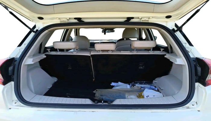 2019 Mahindra XUV300 W8 (O) 1.5 DIESEL, Diesel, Manual, 1,85,741 km, exterior