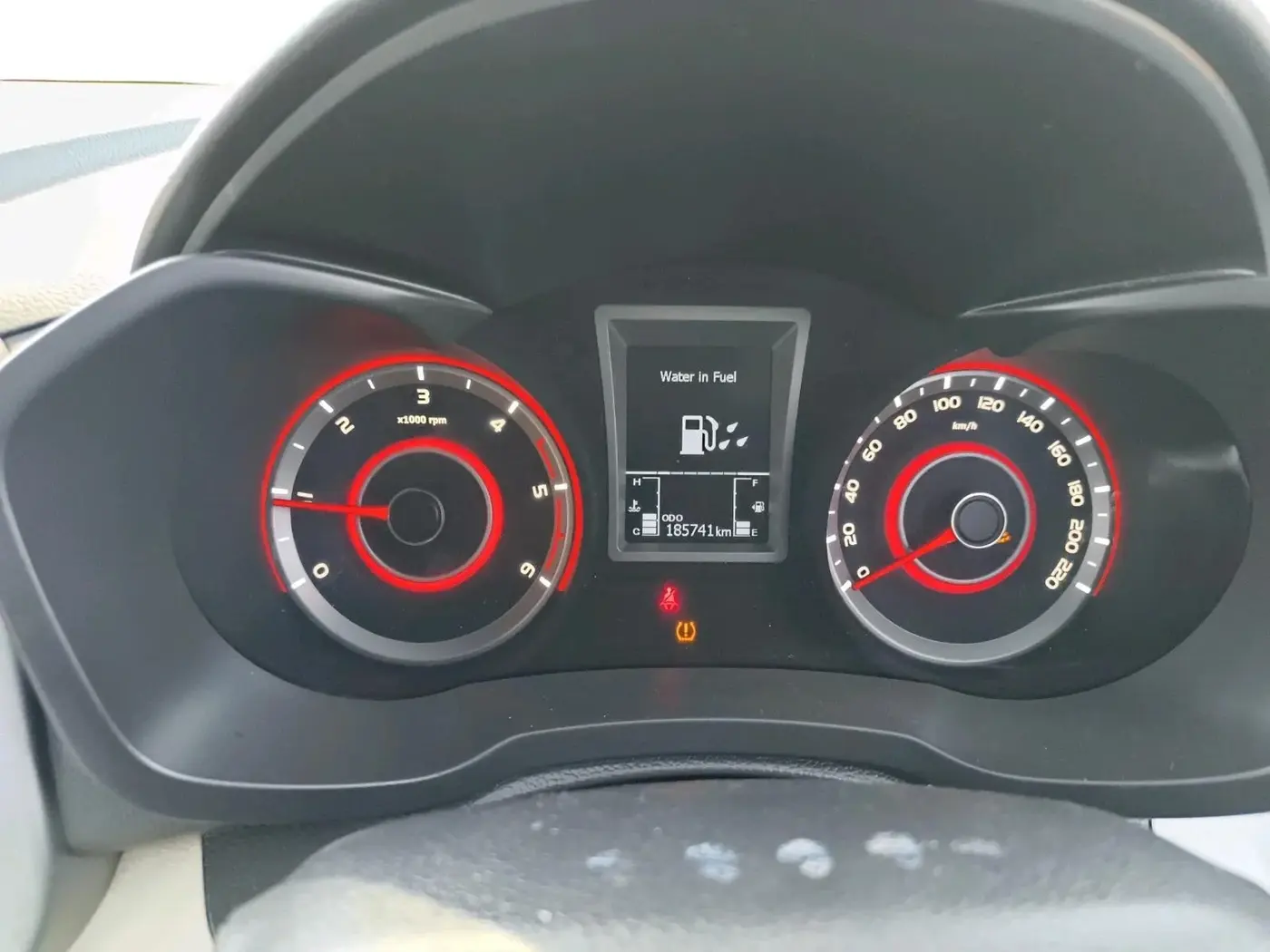 2019 Mahindra XUV300 W8 (O) 1.5 DIESEL, Diesel, Manual, 1,85,741 km, interior