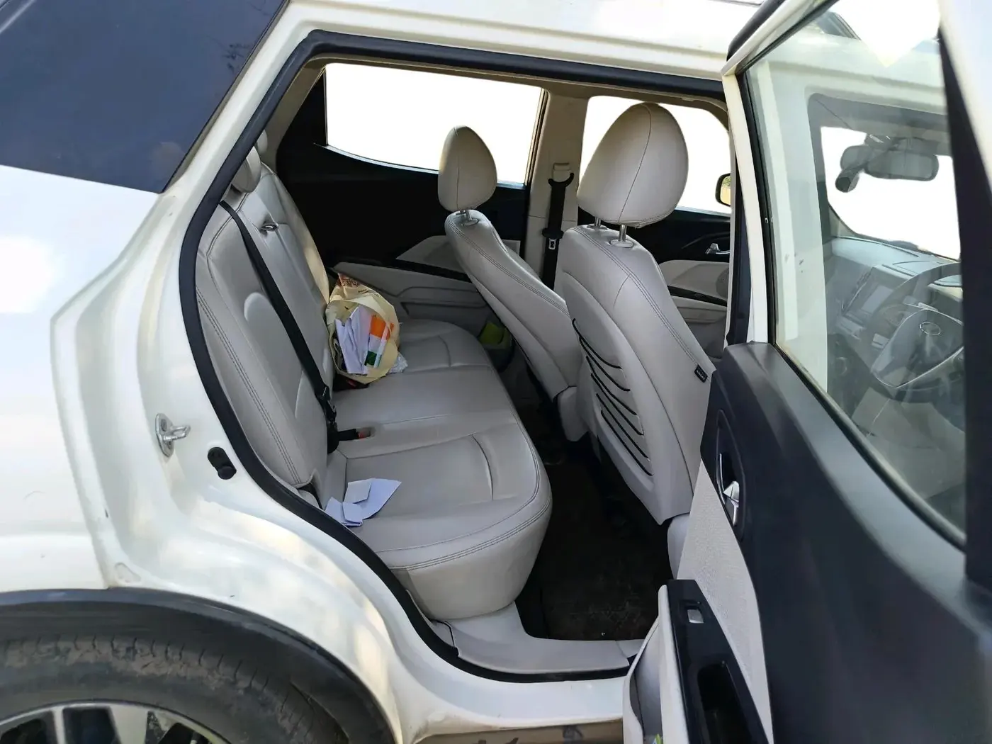 2019 Mahindra XUV300 W8 (O) 1.5 DIESEL, Diesel, Manual, 1,85,741 km, interior