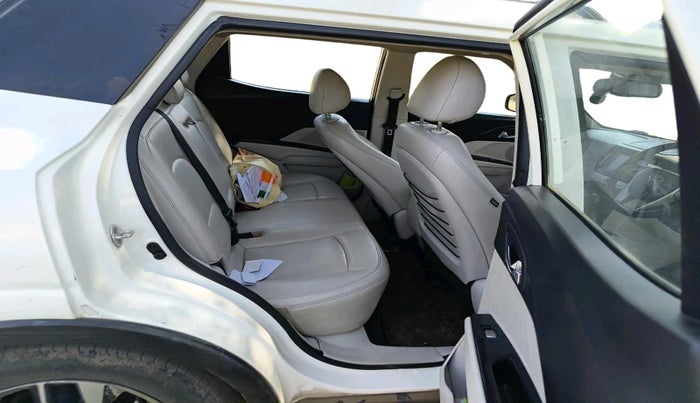 2019 Mahindra XUV300 W8 (O) 1.5 DIESEL, Diesel, Manual, 1,85,741 km, interior