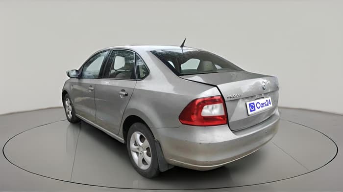 2013 Skoda Rapid ELEGANCE 1.6 TDI CR MT, Diesel, Manual, 1,65,832 km, exterior