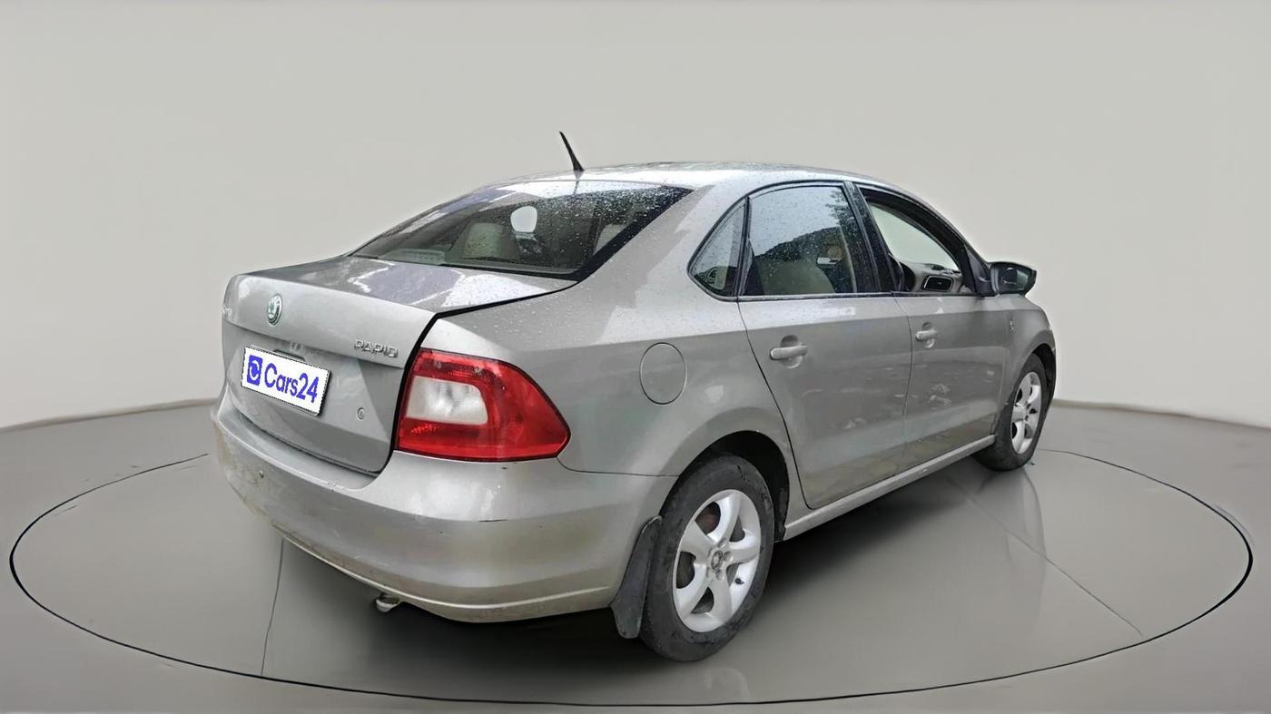 2013 Skoda Rapid ELEGANCE 1.6 TDI CR MT, Diesel, Manual, 1,65,832 km, exterior