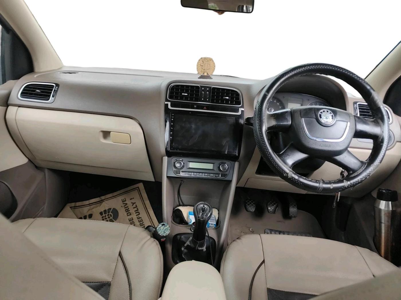 2013 Skoda Rapid ELEGANCE 1.6 TDI CR MT, Diesel, Manual, 1,65,832 km, interior