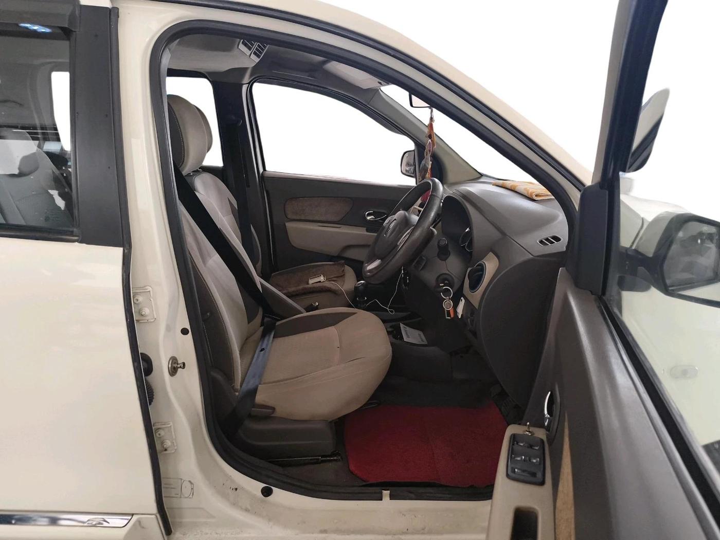 2015 Renault Lodgy 110 PS RXZ, Diesel, Manual, 1,15,886 km, interior