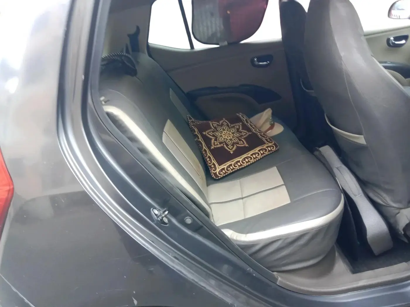 2012 Hyundai i10 MAGNA 1.1, CNG, Manual, 1,96,208 km, interior