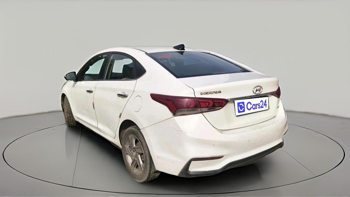 2017 Hyundai Verna 1.6 SX (O) CRDI MT, Diesel, Manual, 1,05,819 km, exterior