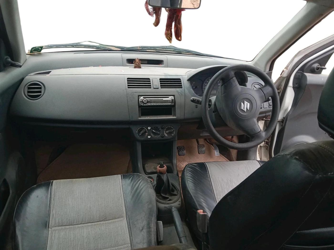 2008 Maruti Swift Dzire LXI 1.3, CNG, Manual, 1,00,000 km, interior