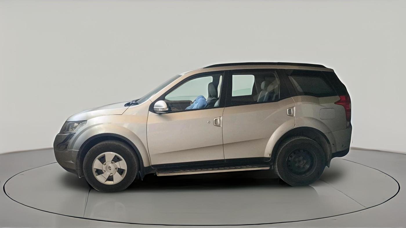 2016 Mahindra XUV500 W6, Diesel, Manual, 1,93,482 km, exterior