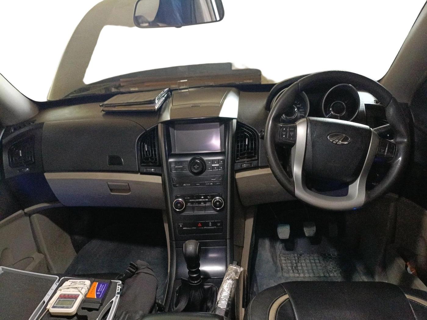 2016 Mahindra XUV500 W6, Diesel, Manual, 1,93,482 km, interior