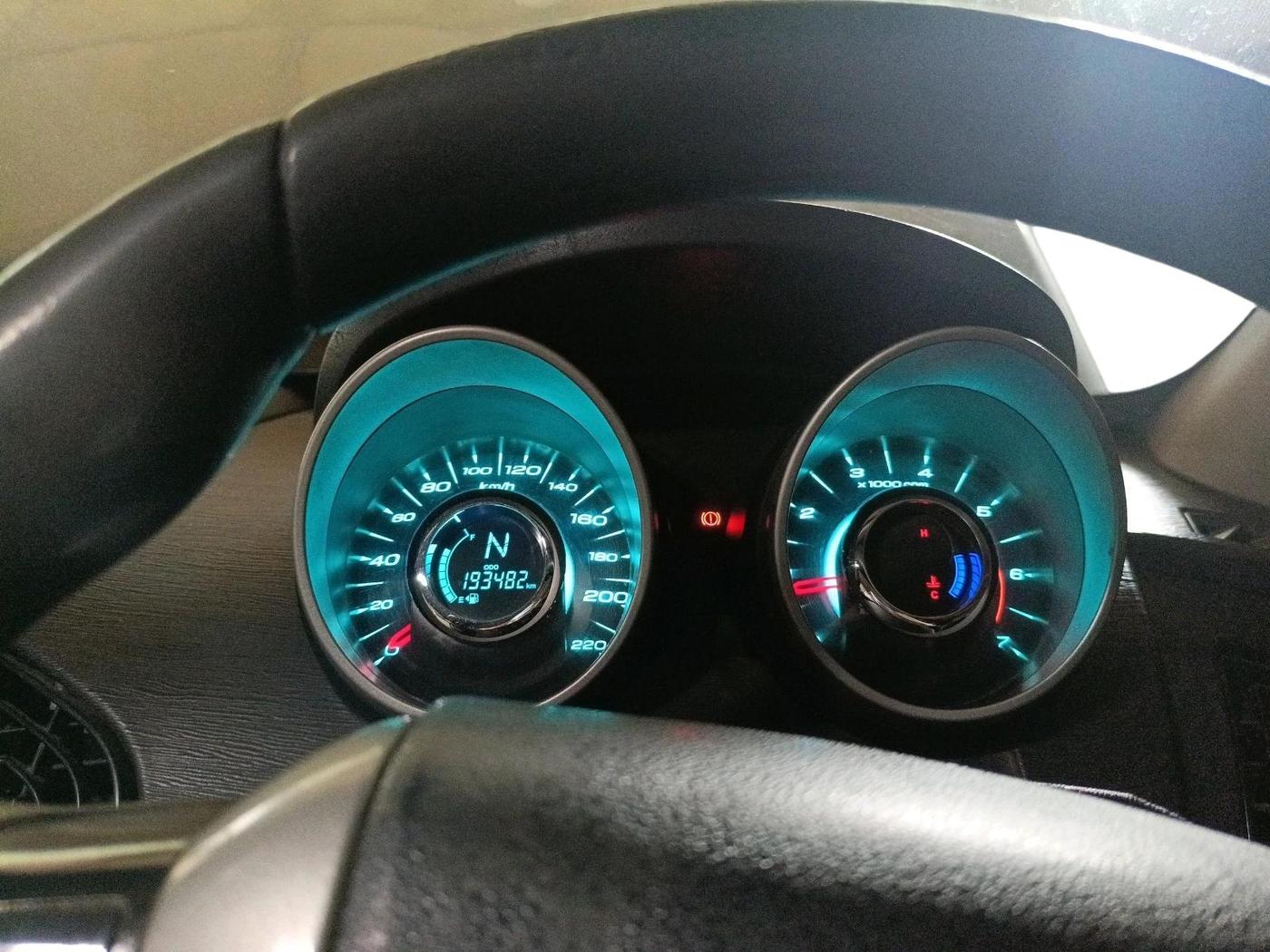 2016 Mahindra XUV500 W6, Diesel, Manual, 1,93,482 km, interior